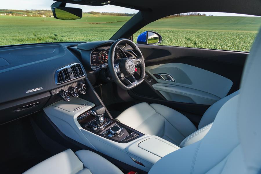 Интерьер Audi R8 V10 2019 года  (UK) (фото 28 из 79)